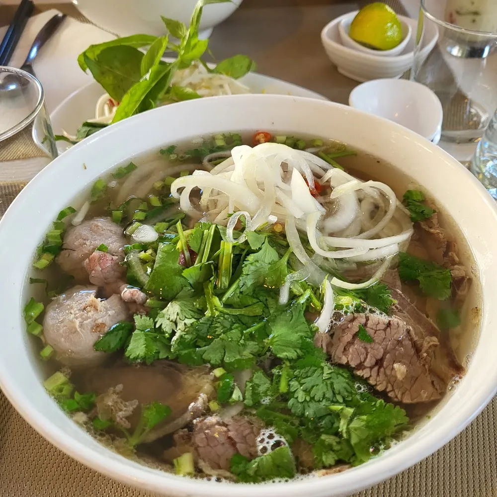 Soupe Pho Spécial Avec Boulettes de Boeuf